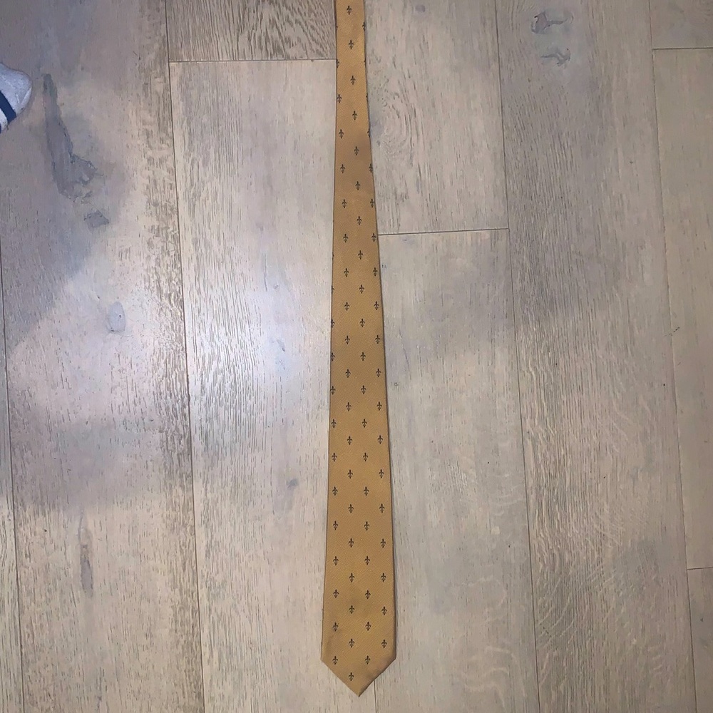 DKNY Men’s Self-Tied Necktie Gold Anchor Print